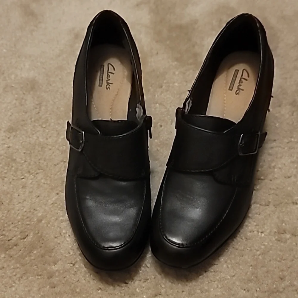 Clarks Black Heel Booties Size 8M - Picture 3 of 8